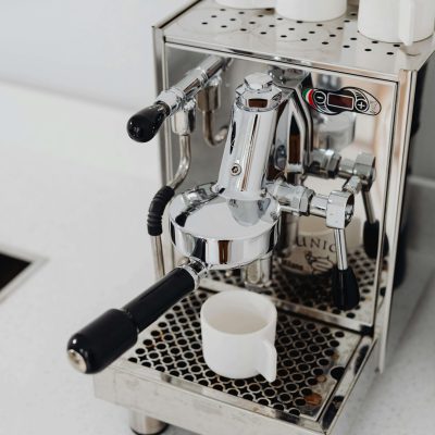 kaffeemaschine-reparatur-in-der-naehe-hifi-living-scaled.jpg